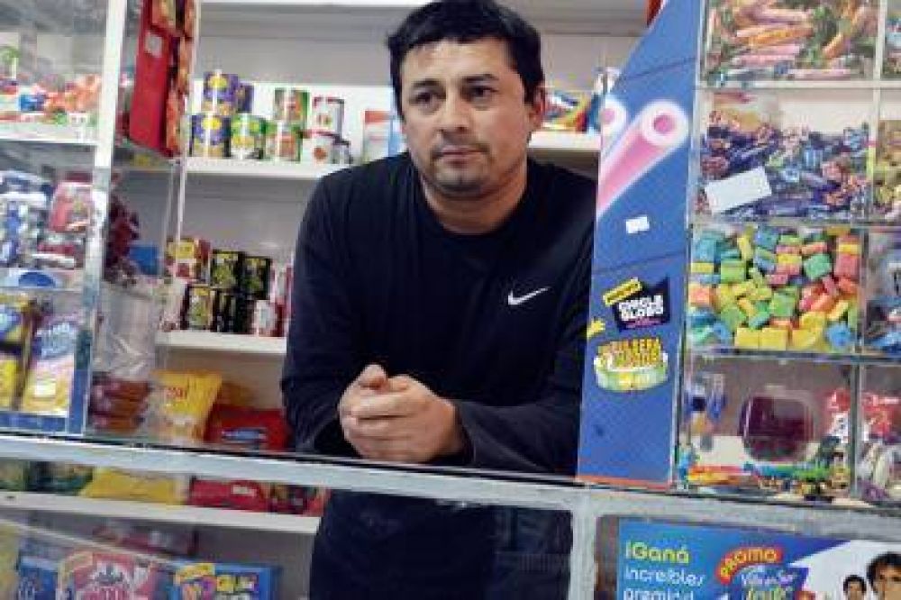 Delincuentes armados protagonizaron audaz asalto a cobrador y a una joven comerciante