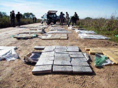 Detienen a cinco narcos y secuestran 100 kilos de marihuana ocultos en una camioneta