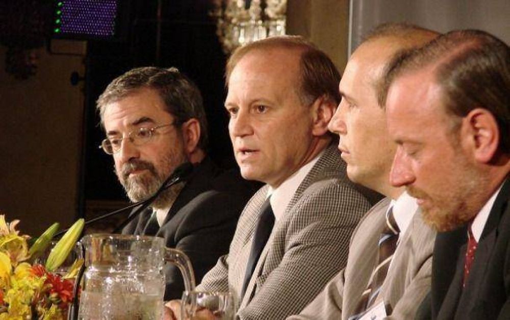 "No hay problemas de corrupci�n, s� ineficiencia e ineficacia"