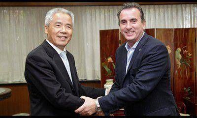 Francisco P�rez prepara una nueva misi�n comercial a China