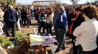 Pintaron estrellas en el sitio donde fallecieron sus hijos