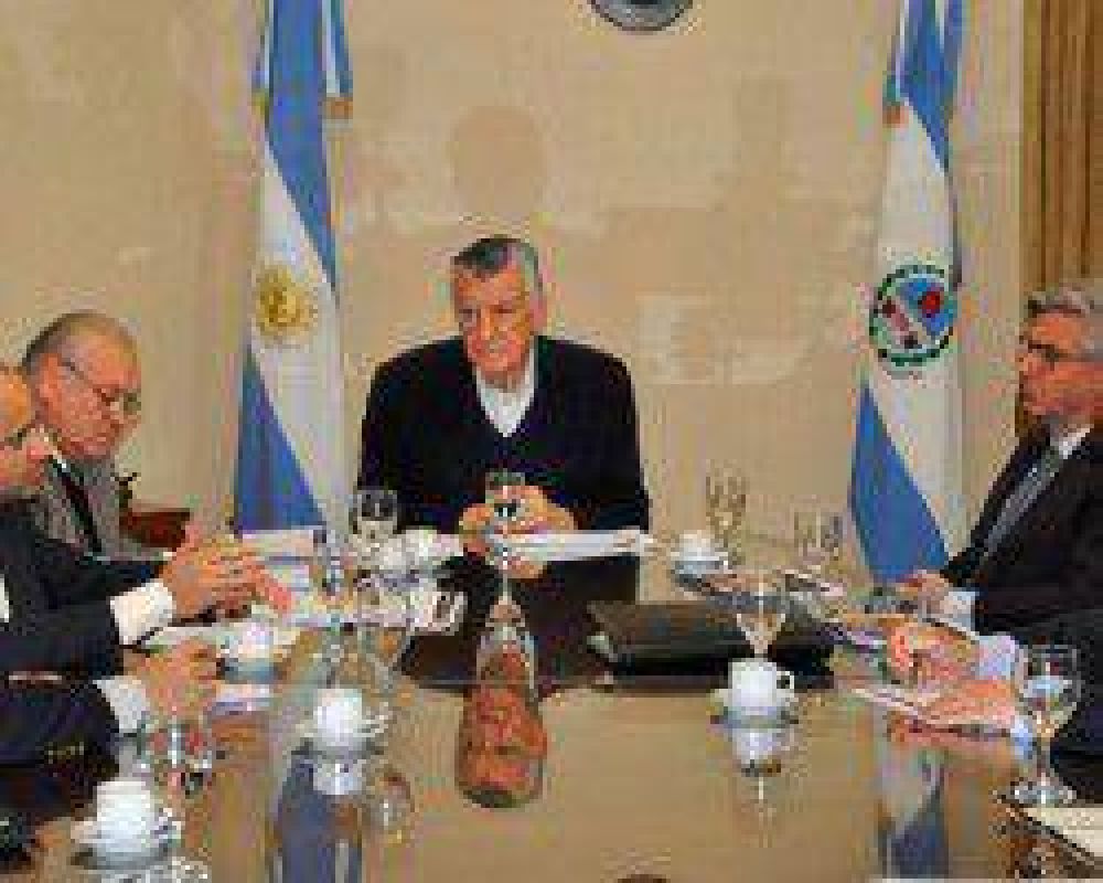 Gerentes de Barrick se reunieron con Gioja y evaluaron la situaci�n de Pascua Lama