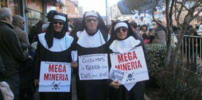 Se expresaron contra la megaminer�a en la Fiesta de la Nieve