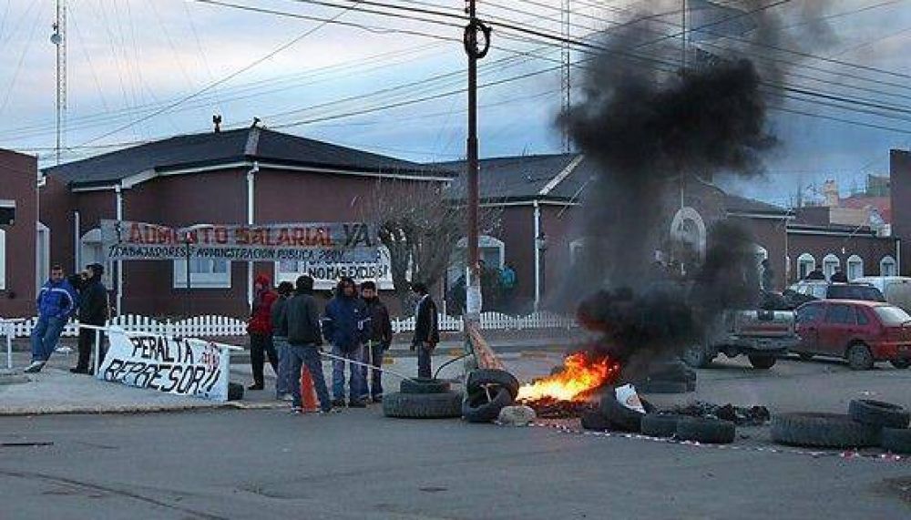 Por toma del Ministerio de Desarrollo Social peligran pago de sueldos y aguinaldo