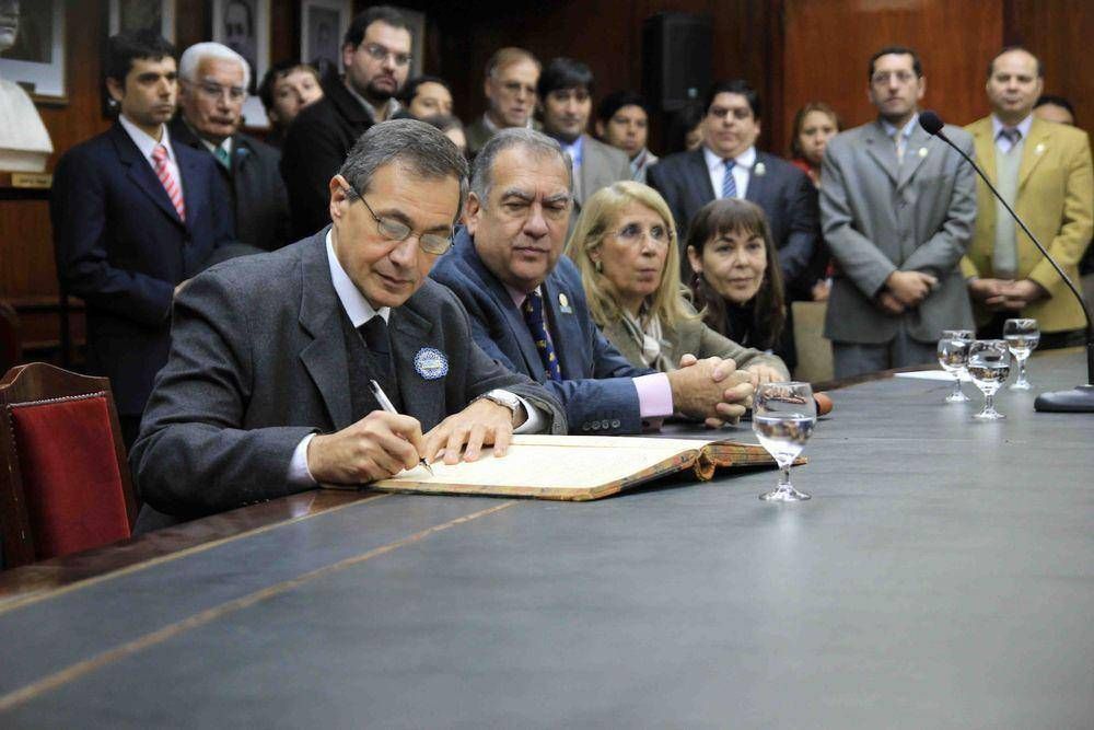 Cerisola completa el reordenamiento de funcionarios de su gabinete