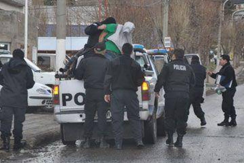 Violento golpe comando al local de La An�nima