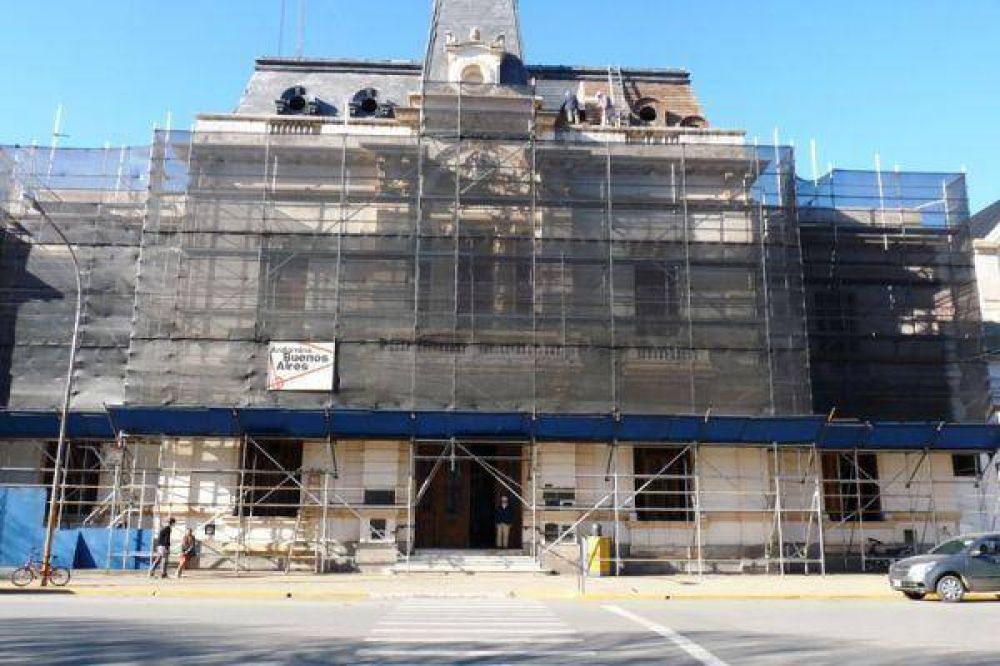 Siguen sin parar los trabajos para poner en valor la Municipalidad