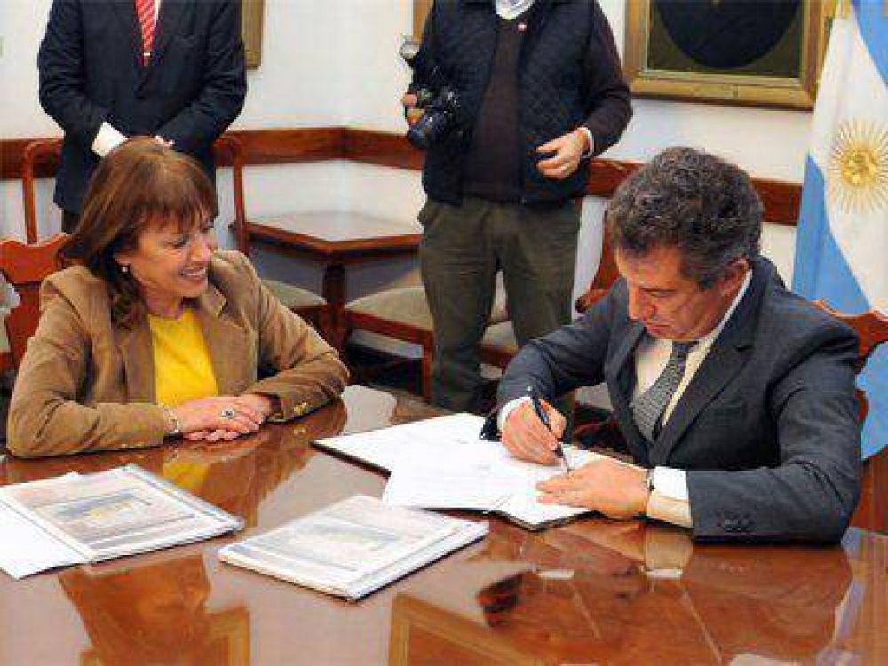 Anuncian la pavimentaci�n de 500 cuadras en Paran�  