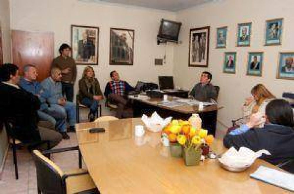 Con pol�mica oficializan los precandidatos del FCS