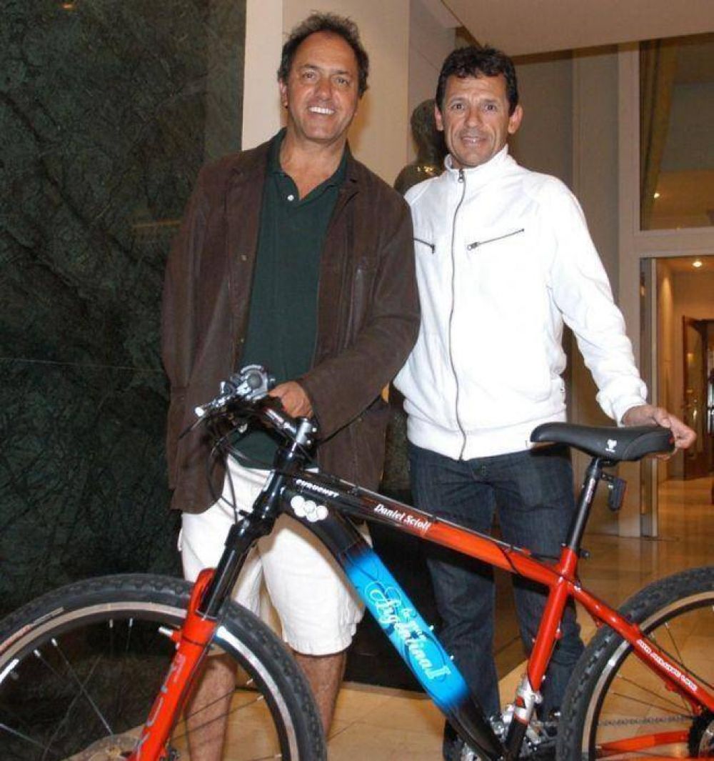 Cristina le "robo" Curuchet a Scioli y lo mand� contra Pepe