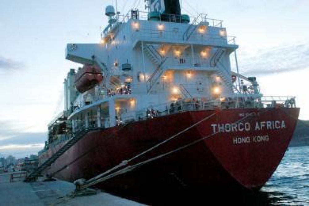 Otro buque chino en el puerto pero con equipos petroleros