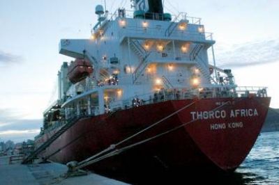 Otro buque chino en el puerto pero con equipos petroleros