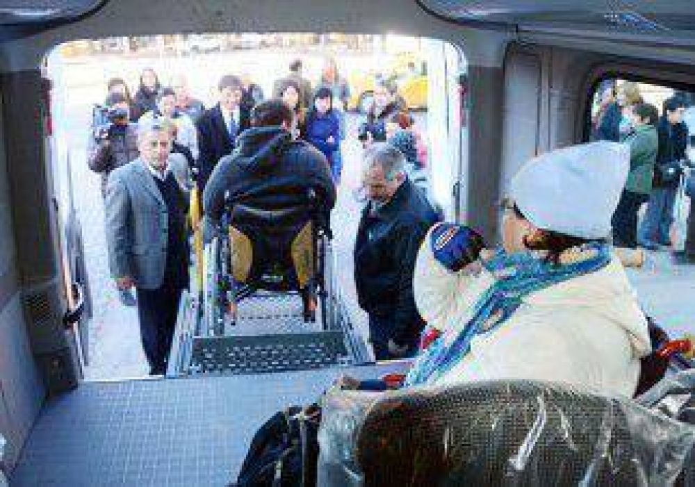 Las combis para discapacitados tuvieron ayer su prueba piloto 