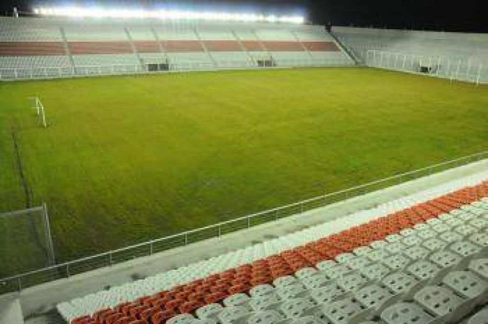 Ya se colocaron los arcos del nuevo estadio del Deportivo Mor�n