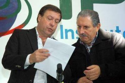 R�o Negro paga desde el lunes sueldo y aguinaldo