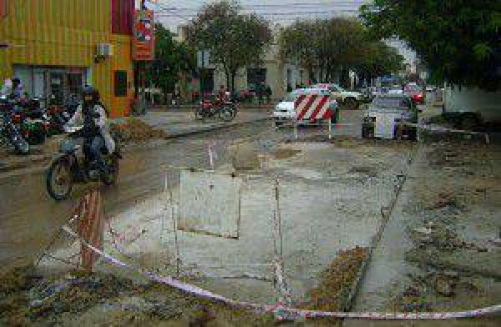 Contin�an trabajos de arreglo de baches en diferentes puntos de la ciudad