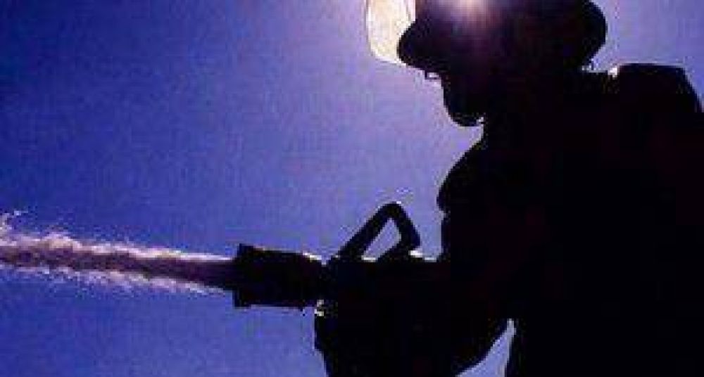 Bomberos Voluntarios venden empanadas para pagar la reparaci�n de una ambulancia