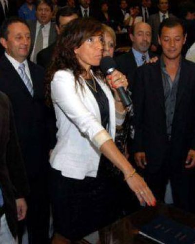La mujer de Matar contraataca y le pide informes al Gobierno