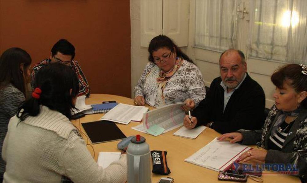 Pese a una marcha, la Comuna reanud� la Mesa Laboral con Aoem y abri� otra con ATE