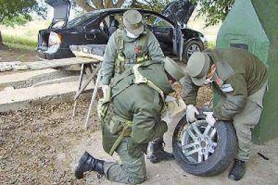 Secuestran 21 kilos de coca�na ocultos en una rueda de auxilio