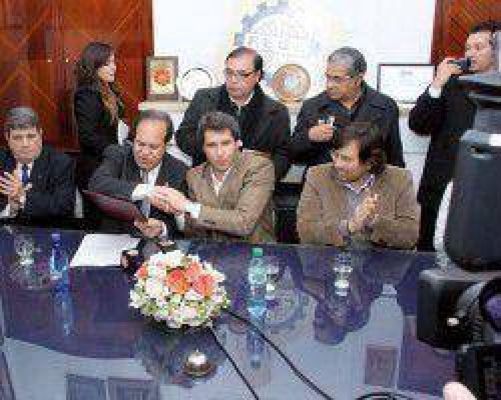 Firman un convenio para apoyar el crecimiento de las pymes