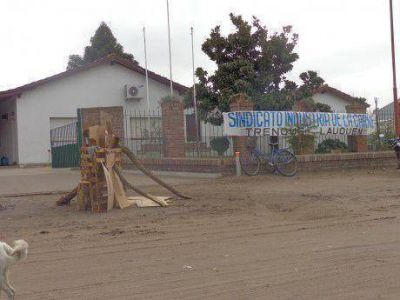 Empleados del Frigor�fico Indio Pampa en el Concejo Deliberante de Trenque Lauquen