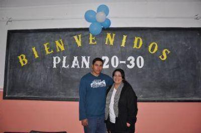 Los alumnos del Plan 20/30 asistieron a su primer d�a de clases
