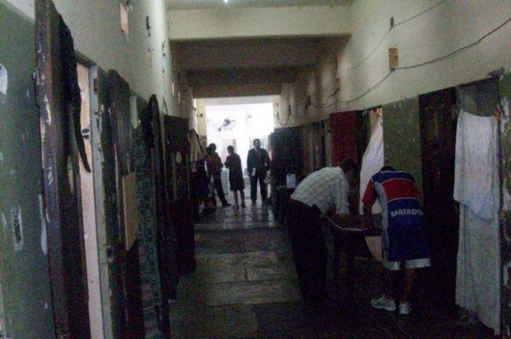 Piden la detenci�n de siete penitenciarios por torturas a presos en la U-7