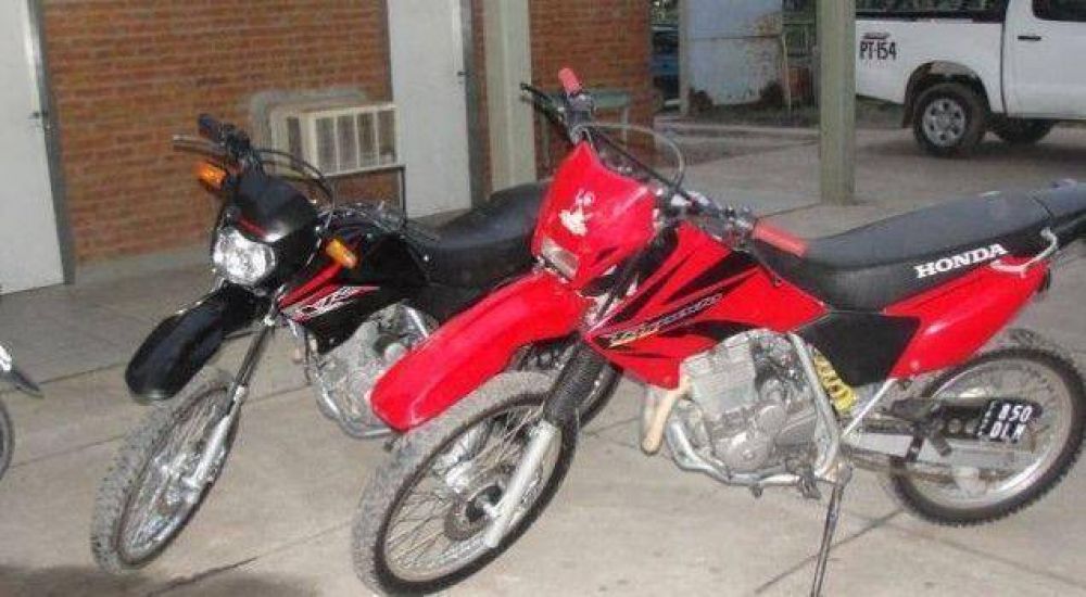 Tirol: vend�an d�lares falsos y terminaron presos