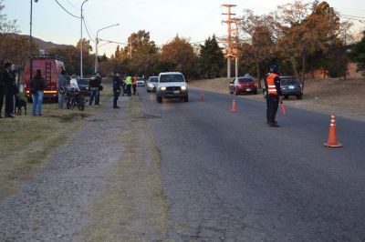 Vecinos del B� Pucar� se enfrentaron con la Polic�a