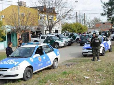 De un polic�a a un narco: "Amigo, �te dijeron que ma�ana hay quince allanamientos de la UR II?"