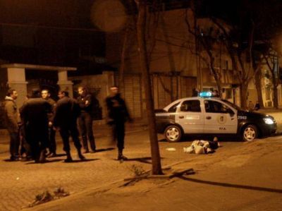 Empleada de la Polic�a Federal mat� de varios disparos a un joven que quiso asaltarla