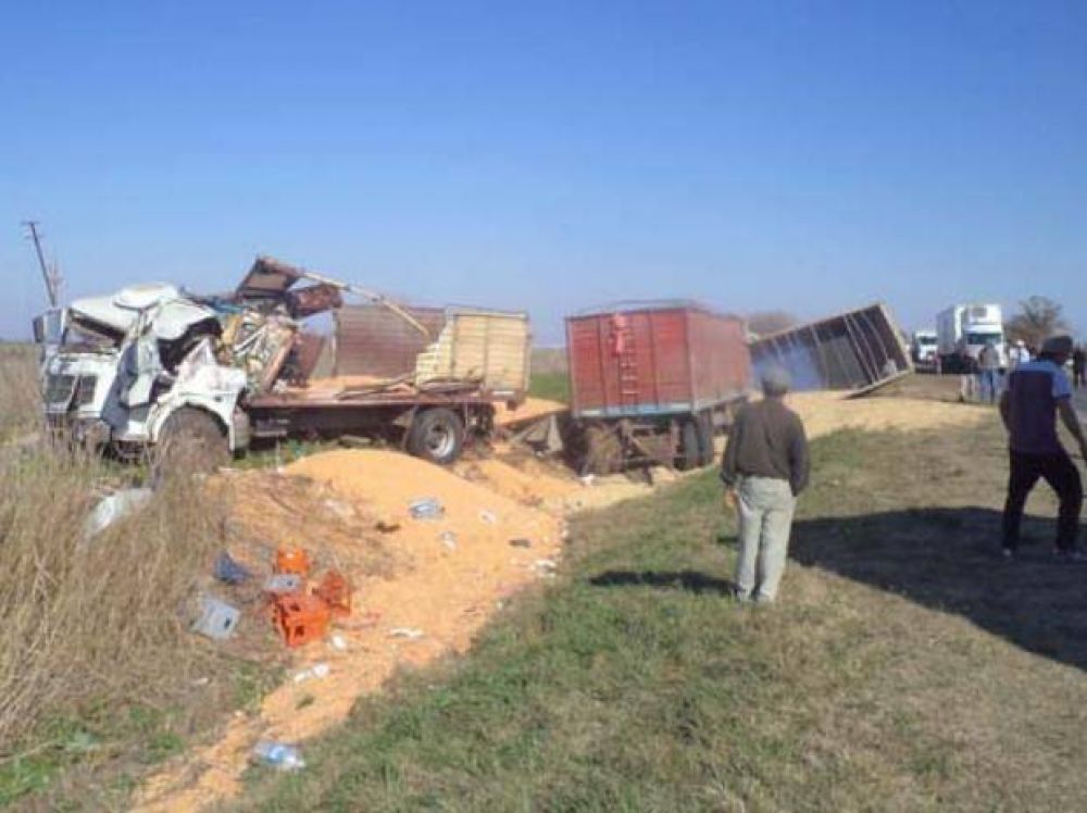 Chab�s: muri� un camionero en un choque m�ltiple