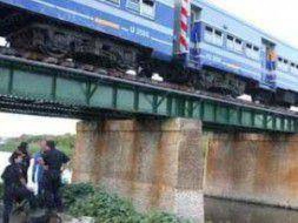 Tragedia en Ringuelet: Una joven pareja muri� arrollada por el tren