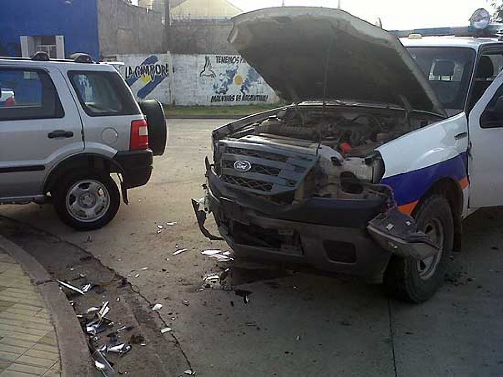 Un patrullero sufri� importantes da�os en un choque