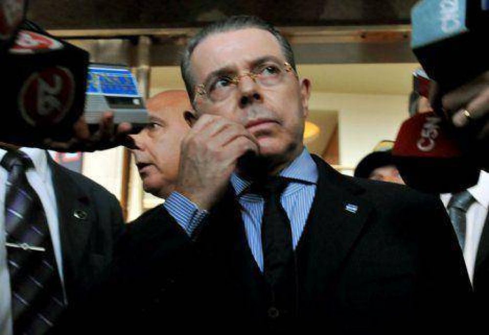 Oyarbide allana al Cicl�n y Argentinos