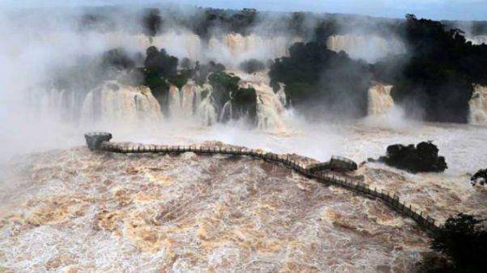 Cierran las cataratas por la crecida del R�o Paran�