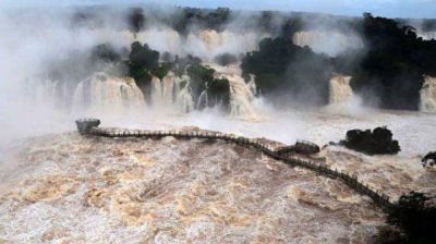 Cierran las cataratas por la crecida del R�o Paran�