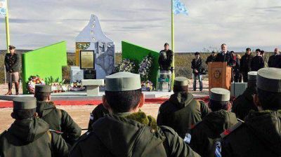 Hubo homenaje a un a�o de la tragedia de los gendarmes