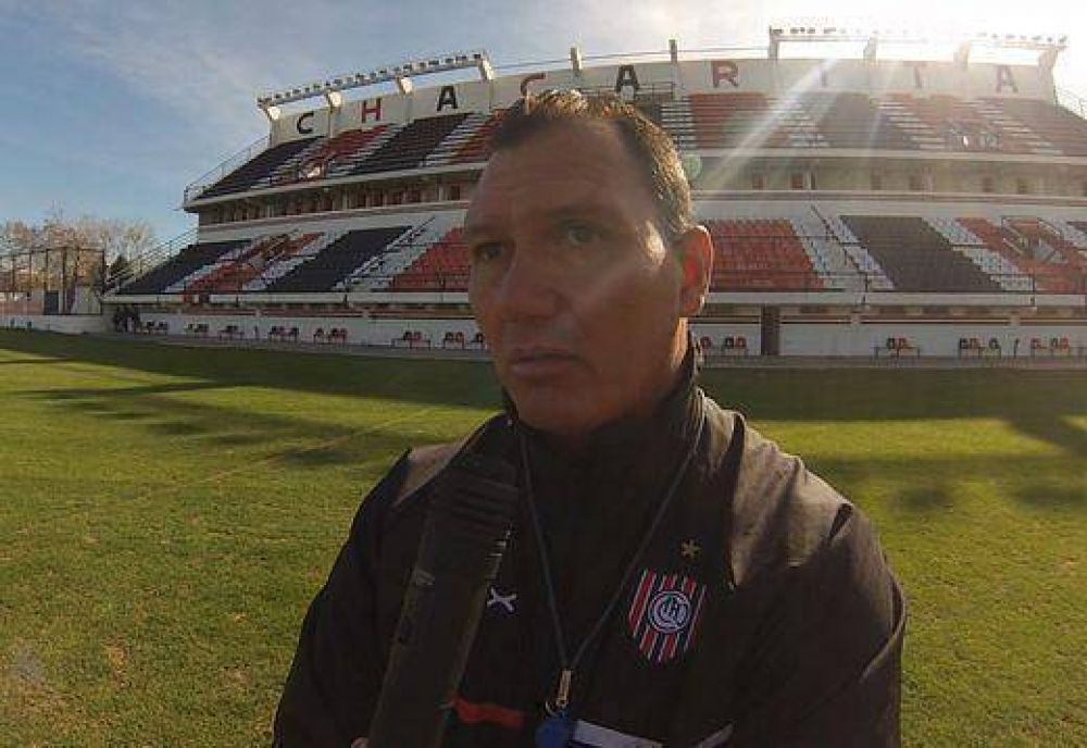 Carlos Leeb: �Est� demostrado que la camiseta de Chacarita pesa�