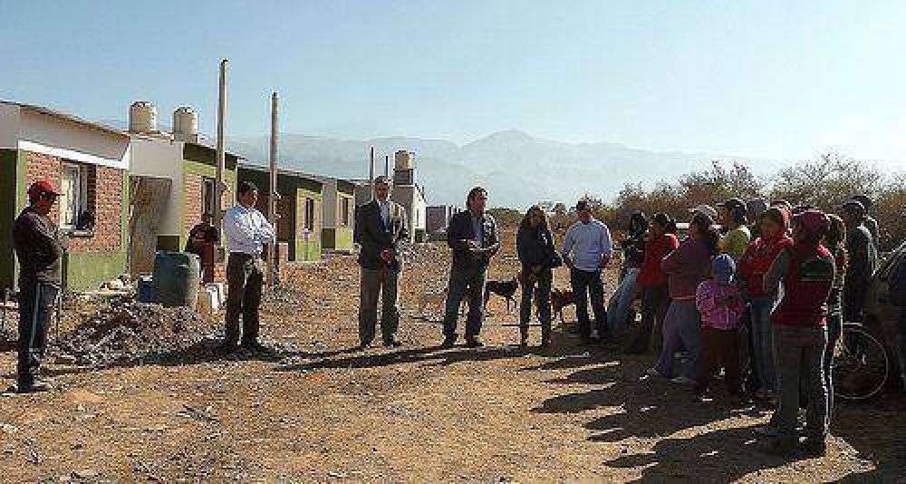 En El Carmen reclaman agua potable, luz domiciliaria y alumbrado p�blico