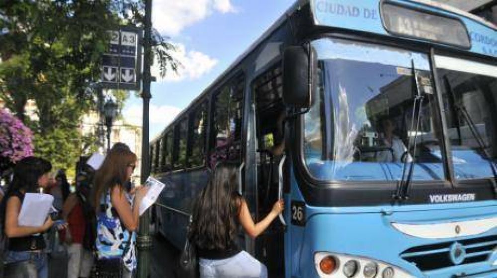 Los choferes dejar�n viajar gratis a los pasajeros si les pagan el aguinaldo en cuotas