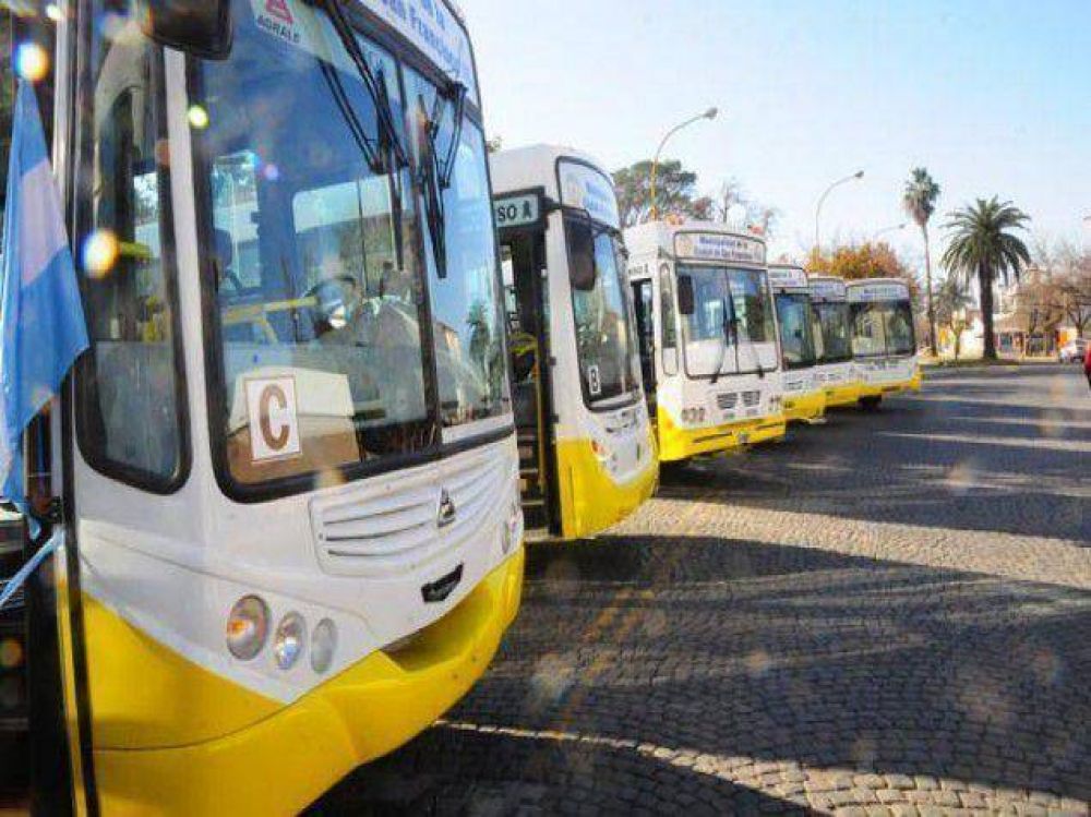 Diez nuevos colectivos para transportar a m�s de mil pasajeros por d�a