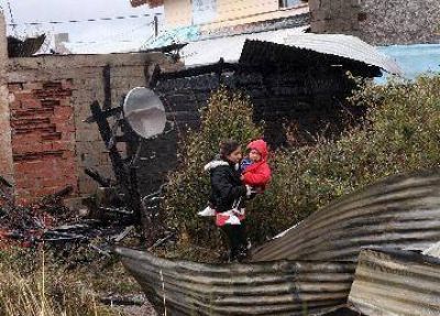 Una familia de Bariloche perdi� todo por un incendio
