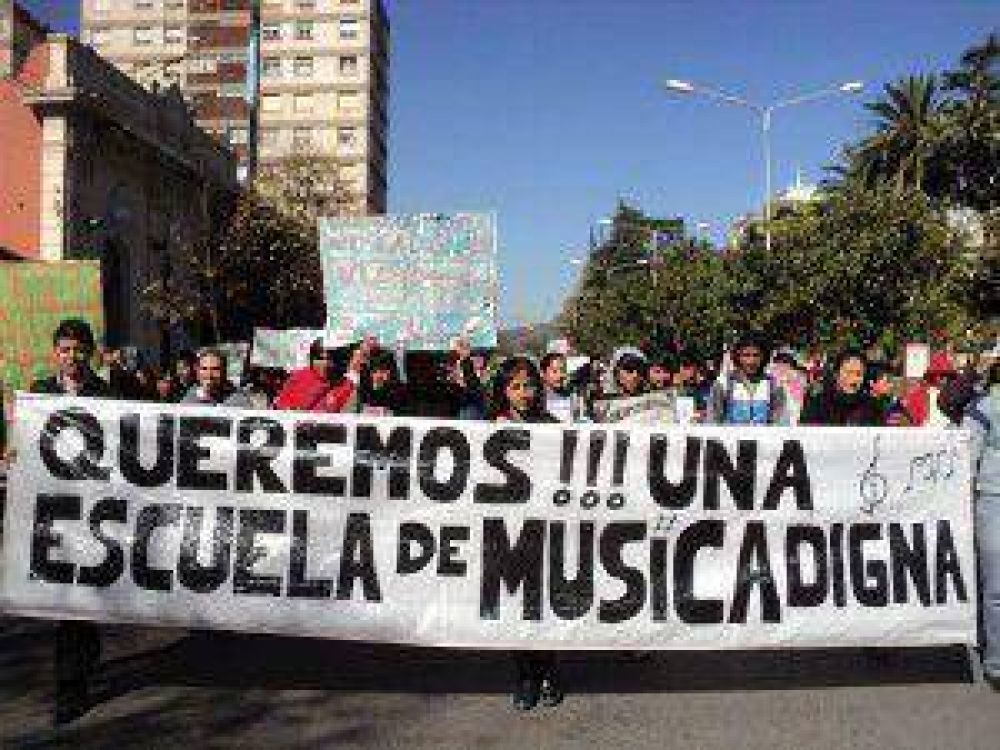 Estudiantes del Profesorado de M�sica volvieron a marchar 
