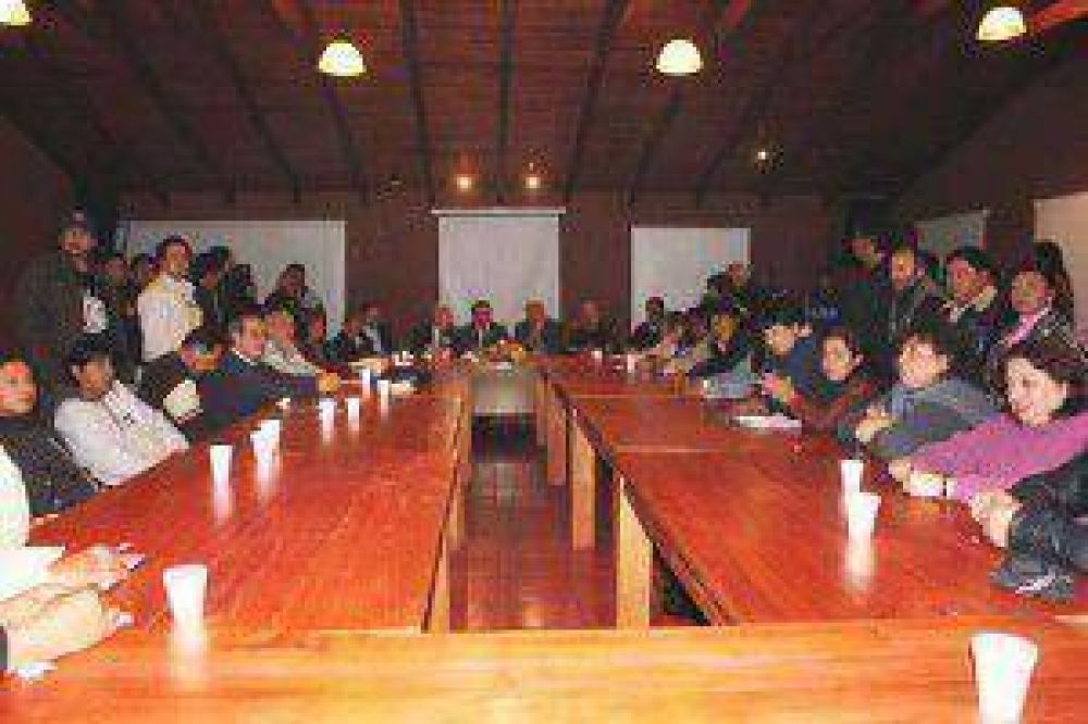 Negociaciones salariales: gobierno provincial efectu� propuesta que aceptaron solo algunos gremios