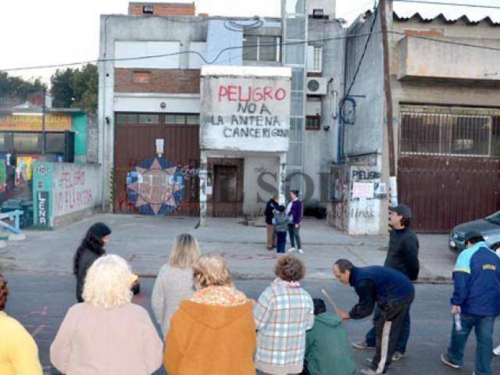 Vecinos rechazan otra antena