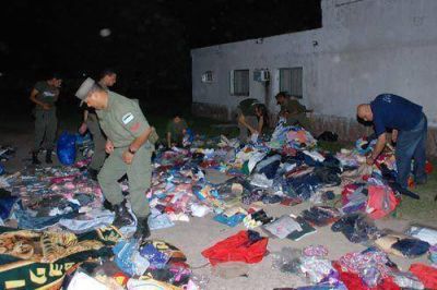 Requisan un colectivo con mercader�a de dudosa procedencia en Gendarmer�a