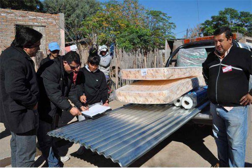 Entregan elementos a 52 familias de La Banda
