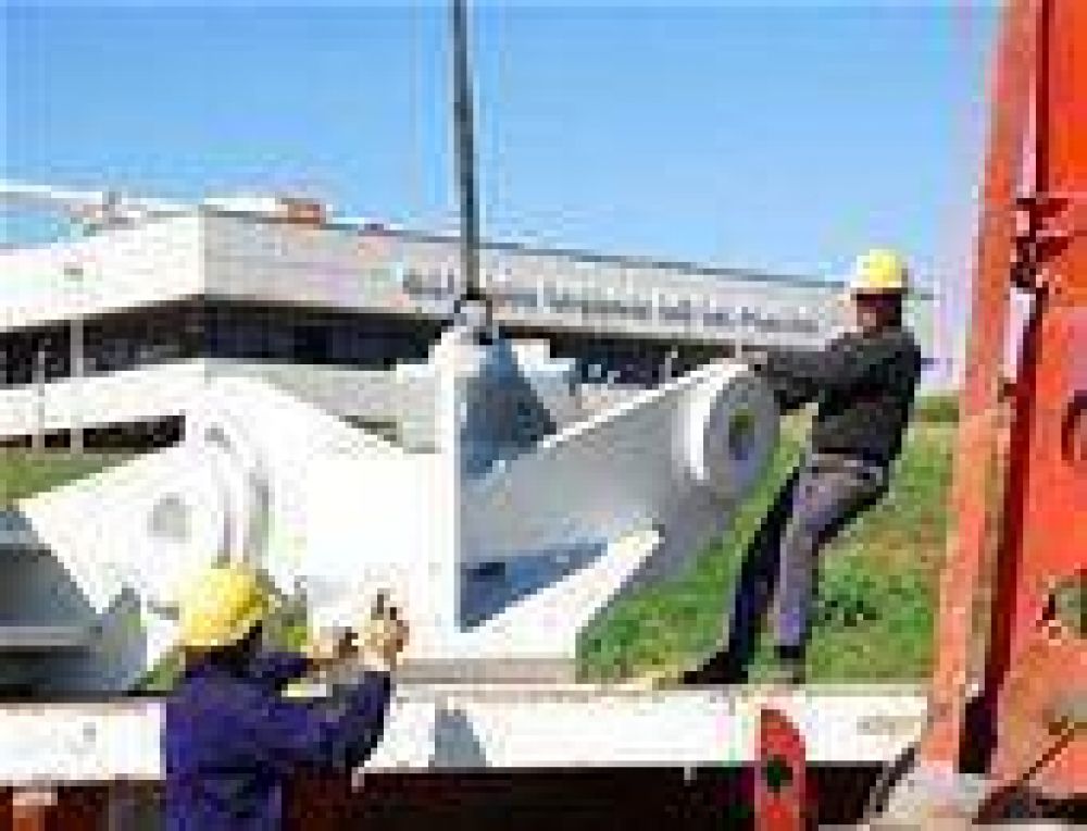 Comenz� el traslado de la estructura del techo al "Estadio Ciudad de La Plata"